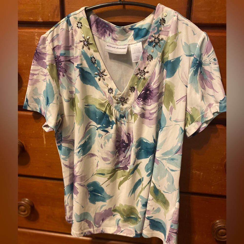 Alfred Dunner v-neck top